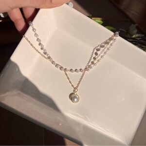Elegant Gold and Pearl Necklace